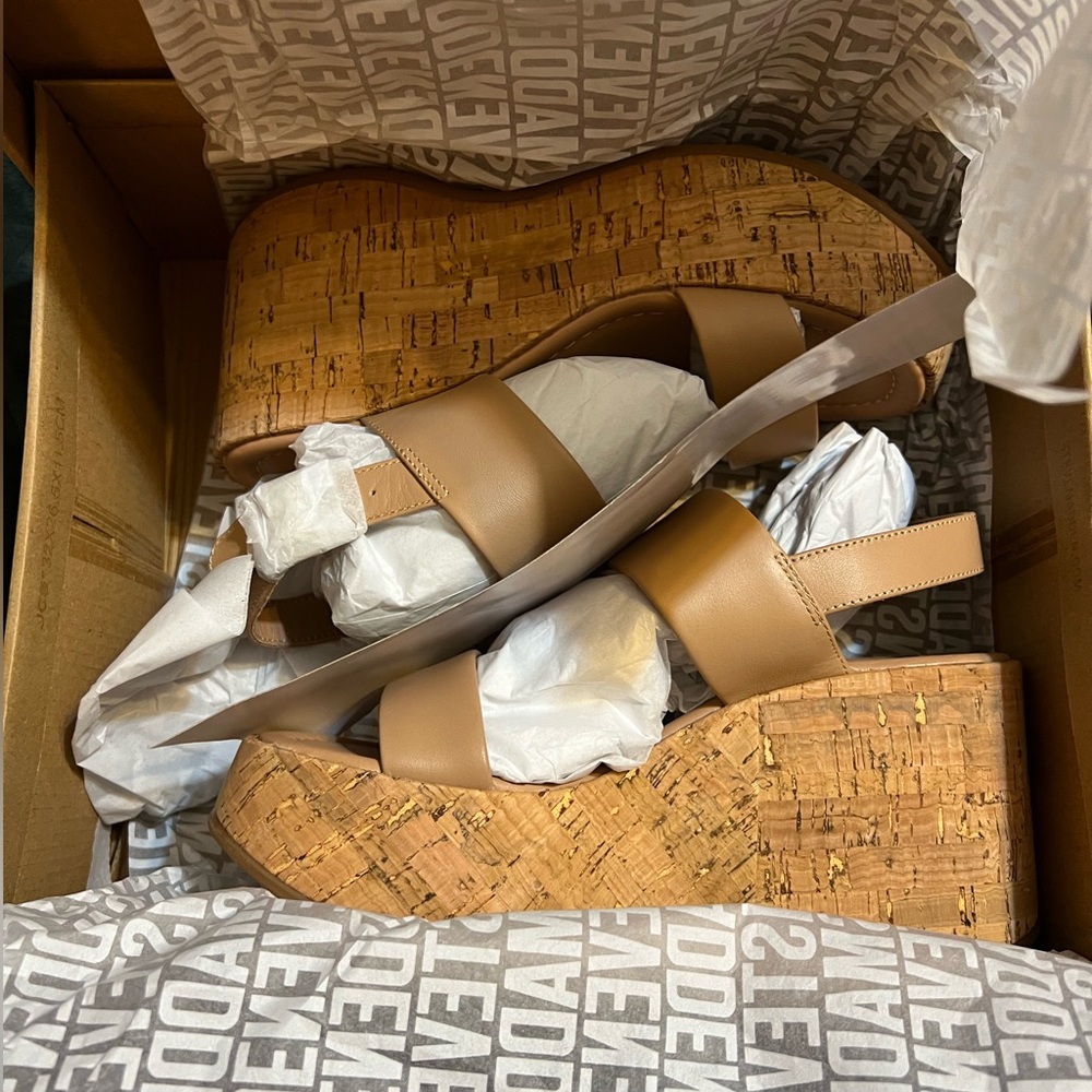 Steve Madden Brown Wedges